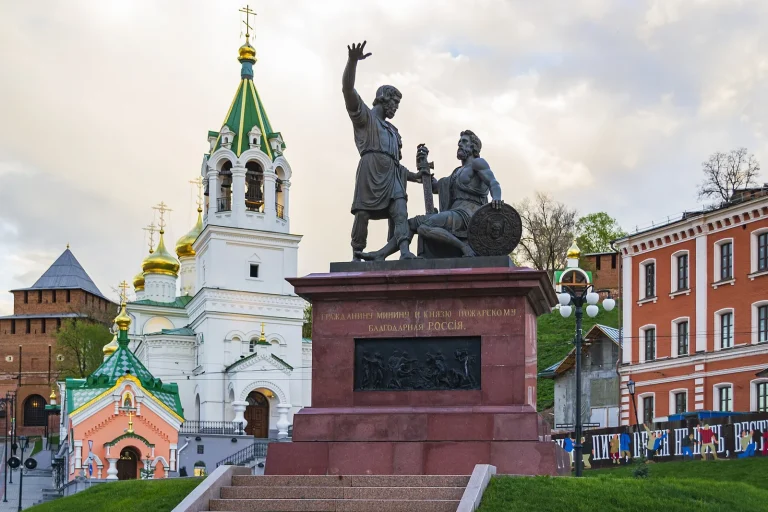 Минину и Пожарскому